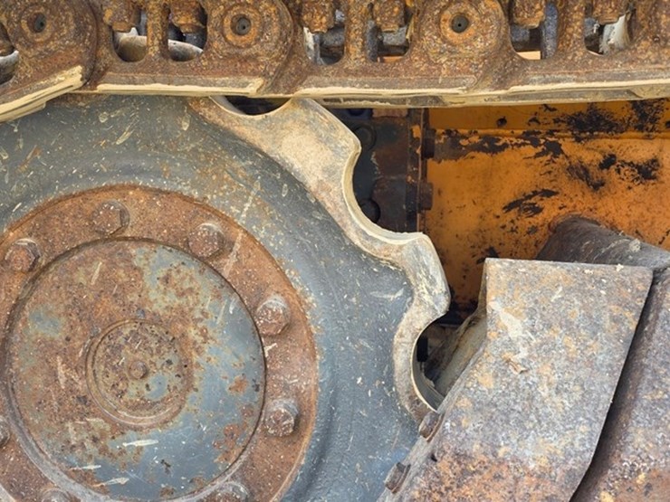 2016-case-750m-lgp-image-37