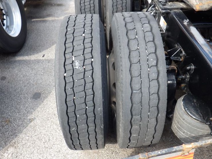 2023-kenworth-t680-image-12