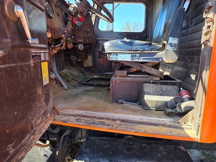 1974-white-construcktor-image-42