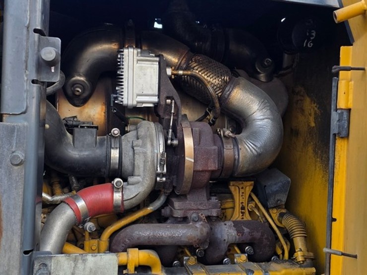 2012-deere-444k-image-46