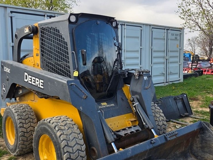 2014-deere-326e-image-7