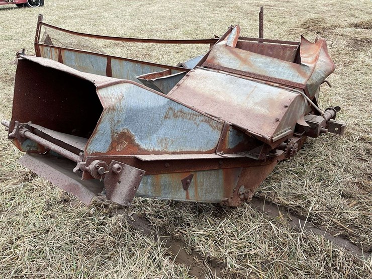 gleaner-fordson-mounted-combine-image-34