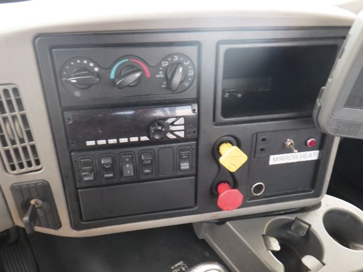 2016-international-8600-image-18