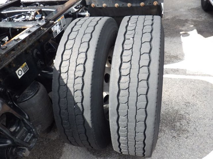 2022-kenworth-t680-image-7