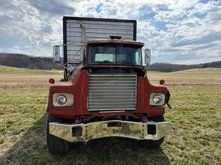 1991-mack-dm690s-image-10