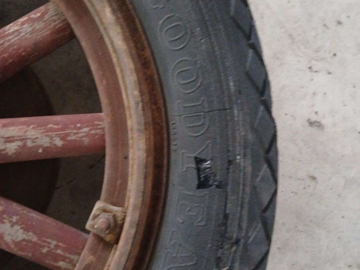 (2)-5.50-16.-(1)-33x5-tires-image-12