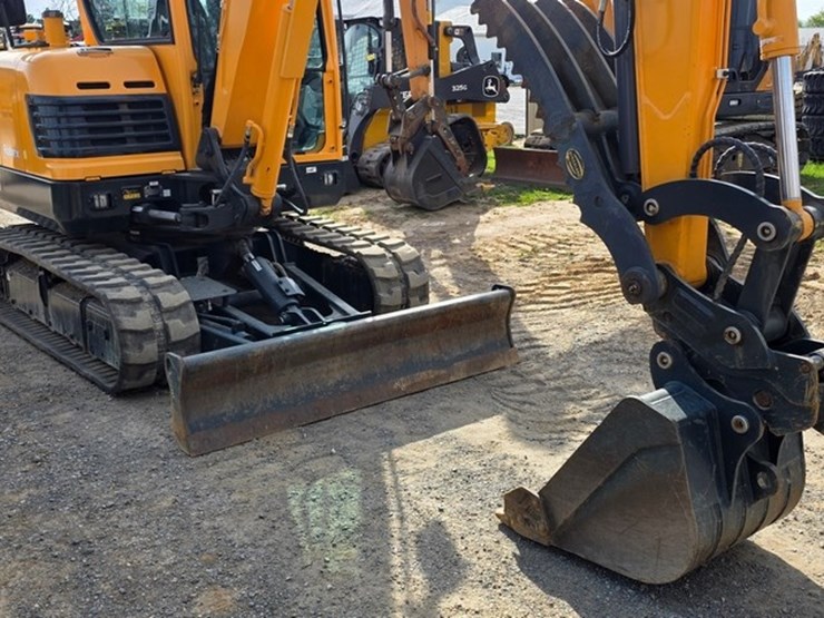 2020-new-holland-e57c-image-48