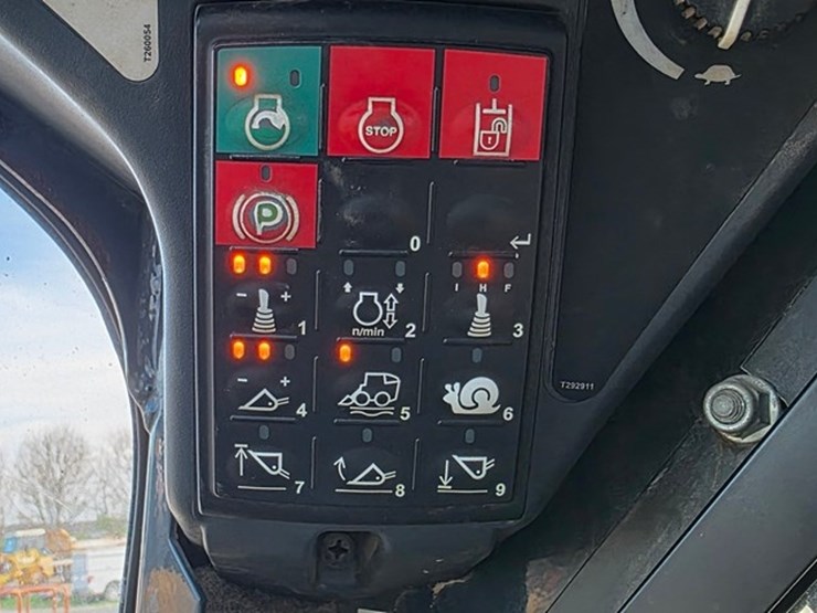 2014-deere-326e-image-55