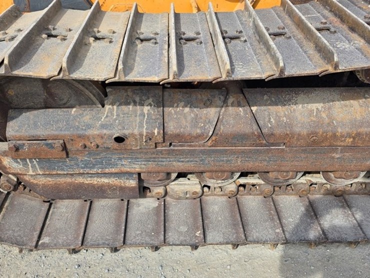 2016-case-750m-lgp-image-14