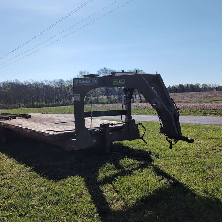 Flatbed Gooseneck Trailer 22' deck