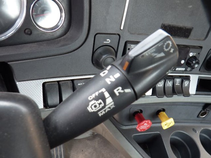 2022-kenworth-t680-image-16