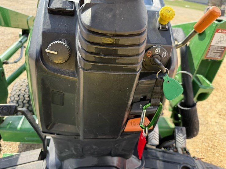 john-deere-1026r-image-10