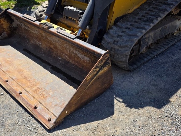 2018-deere-331g-image-35