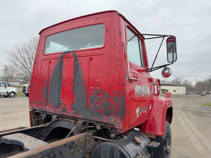 1970-ford-8000-image-12