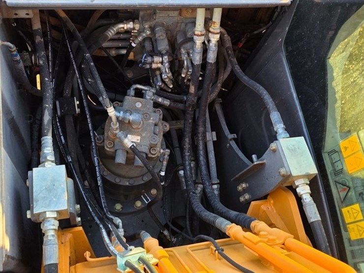 2014-case-cx160c-image-72