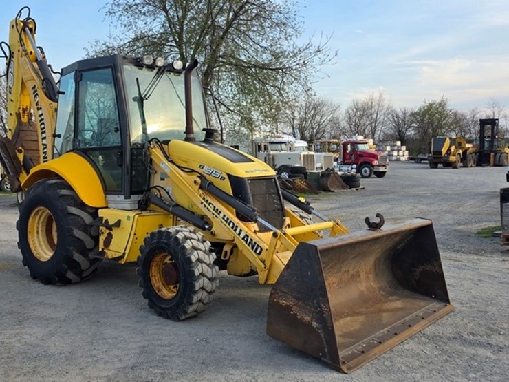 2009-new-holland-b95b-image-1