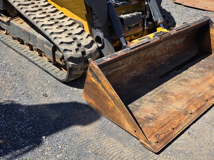 2018-deere-331g-image-6