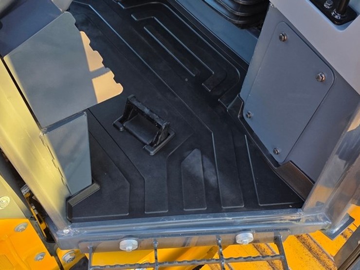 2023-deere-550-lgp-image-68