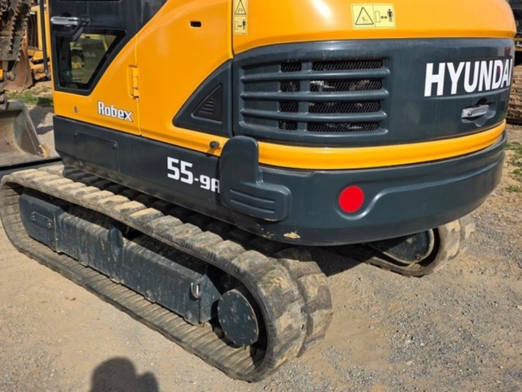 2020-new-holland-e57c-image-22