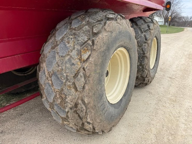 jamesway-auto-trac-5600-gallon-manure-tanker-image-12