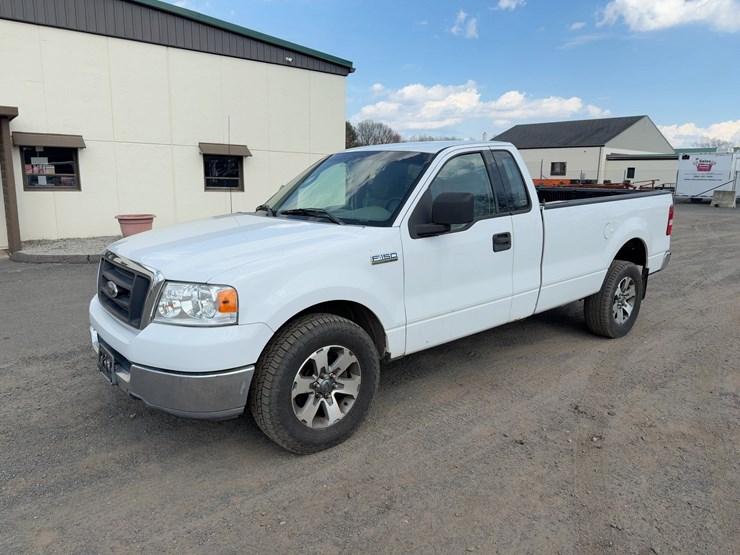 2004-ford-f150-xl-image-1