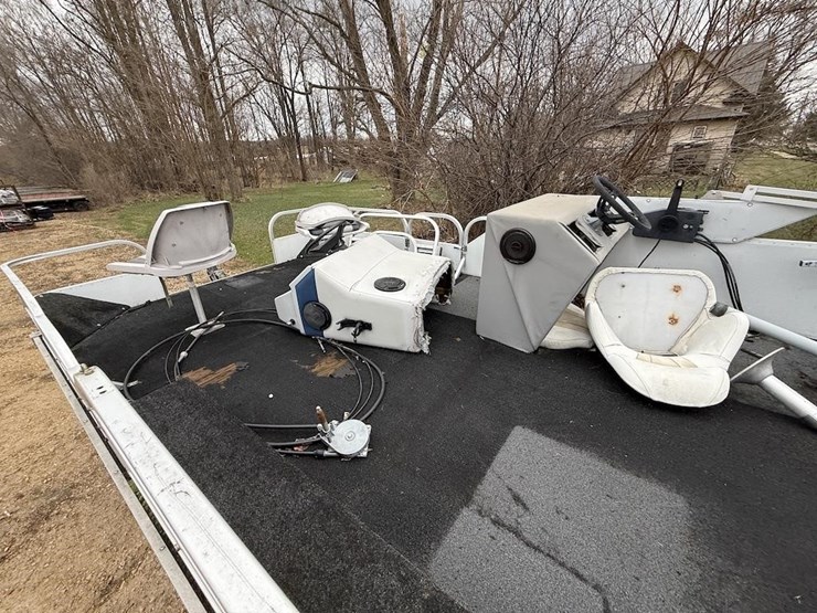 play-craft-pontoon-boat-image-9