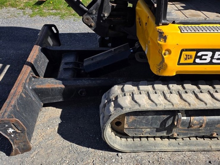 2021-jcb-35z-1-image-14