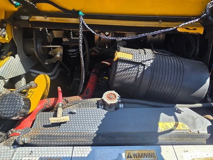 2013-new-holland-l220-image-30