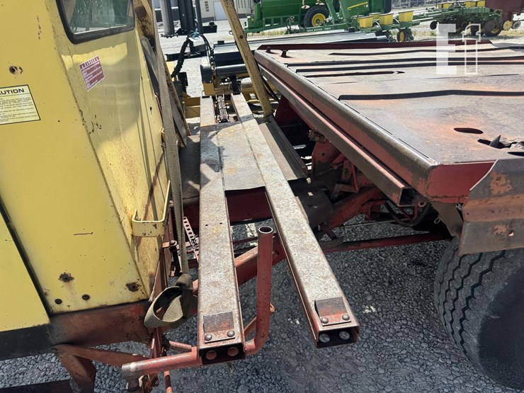 new-holland-1069-image-18