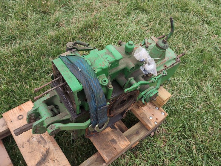 john-deere-tractor-transmission-assembly-image-7