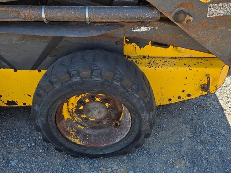 new-holland-l175-image-21