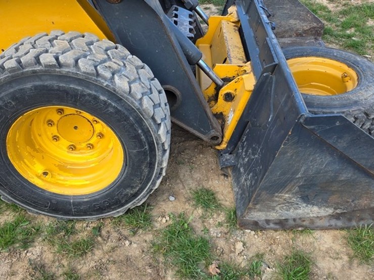 2014-deere-326e-image-8