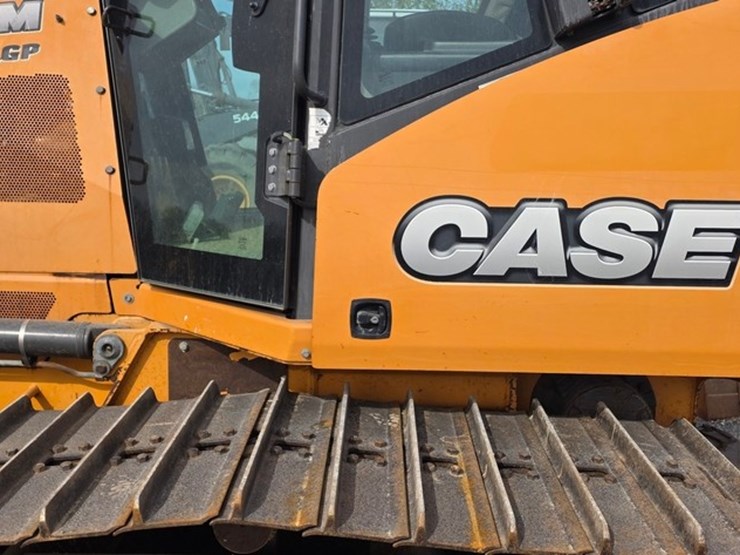 2016-case-750m-lgp-image-18