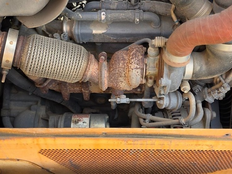 2016-case-750m-lgp-image-56