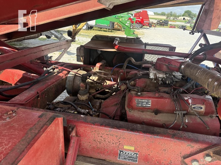 new-holland-1069-image-9