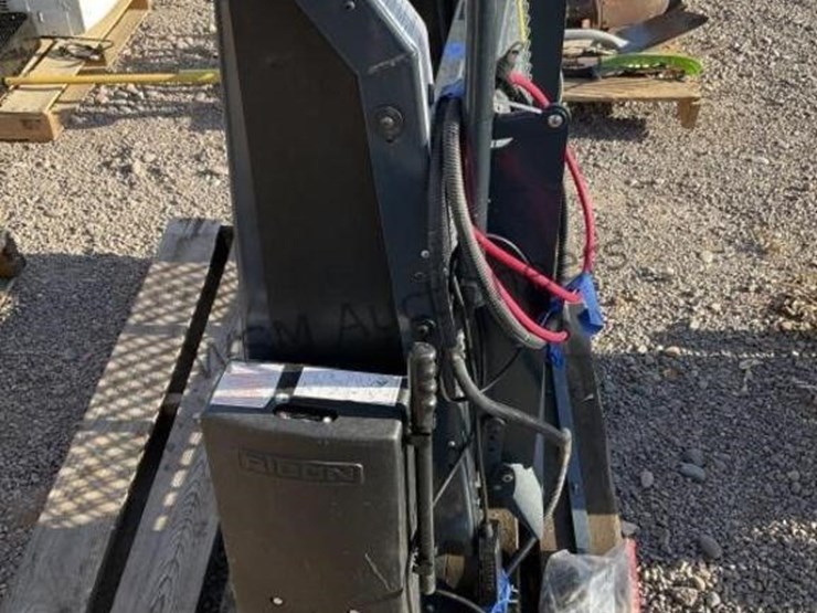 ricon-electric-wheelchair-lift-image-5