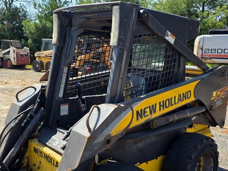 new-holland-l175-image-28