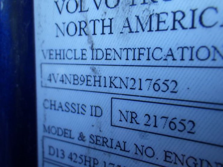 2019-volvo-vnl300-image-19