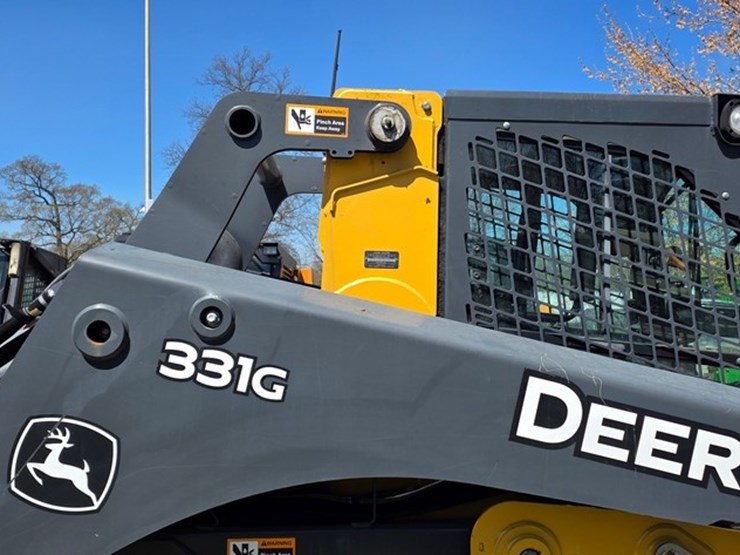 2018-deere-331g-image-16