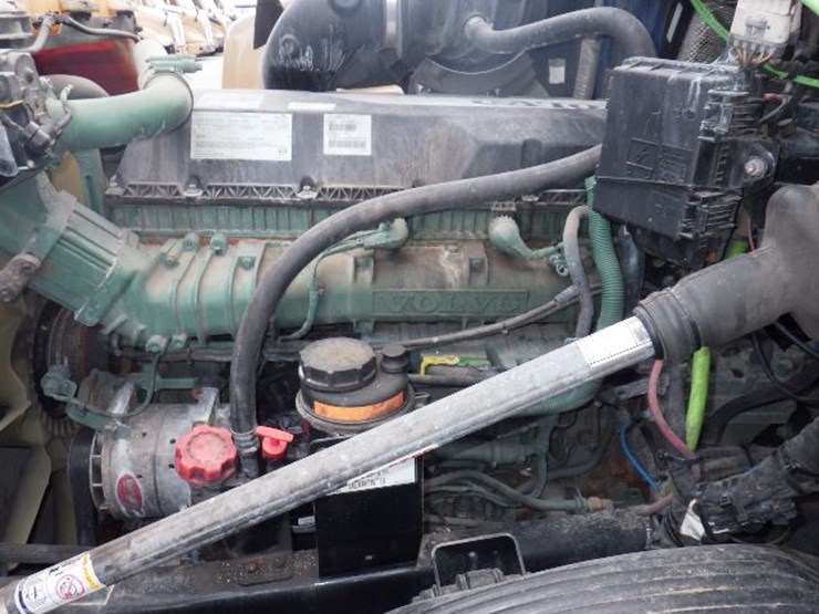 2019-volvo-vnl300-image-21