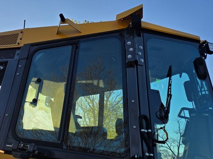 2023-deere-550-lgp-image-37