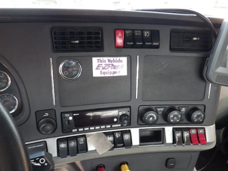 2022-kenworth-t680-image-17