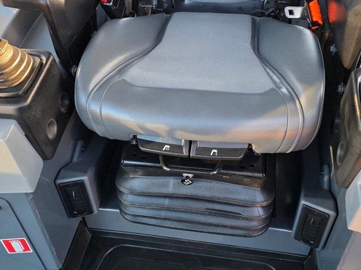 2023-deere-550-lgp-image-73