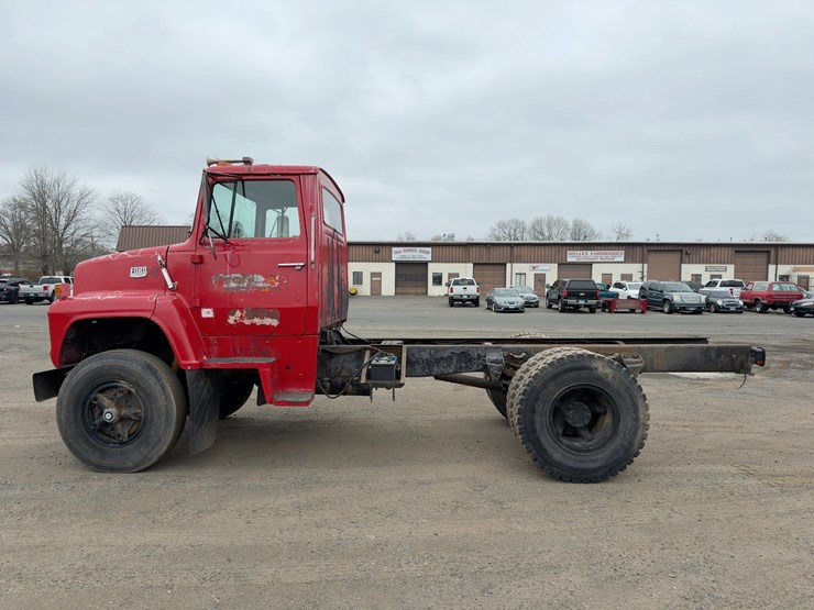 1970-ford-8000-image-2