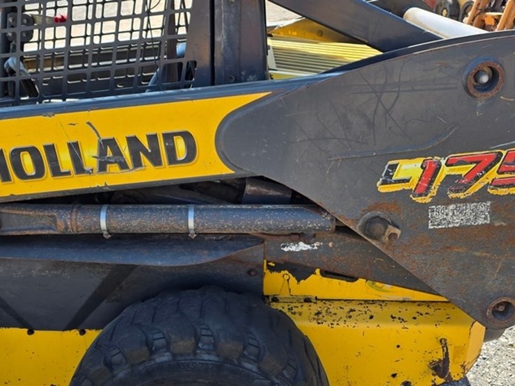 new-holland-l175-image-22
