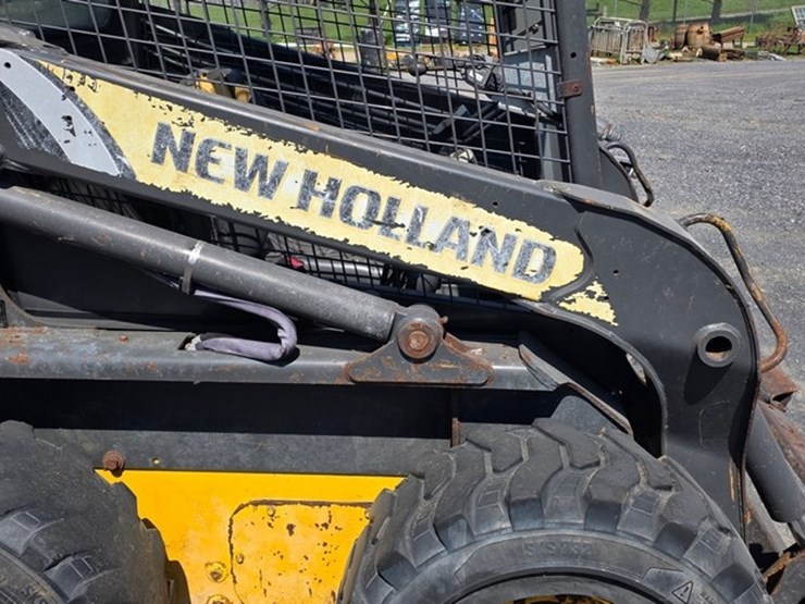 2013-new-holland-l220-image-9