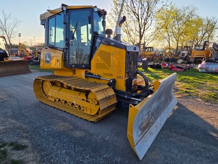 2023-deere-550-lgp-image-2