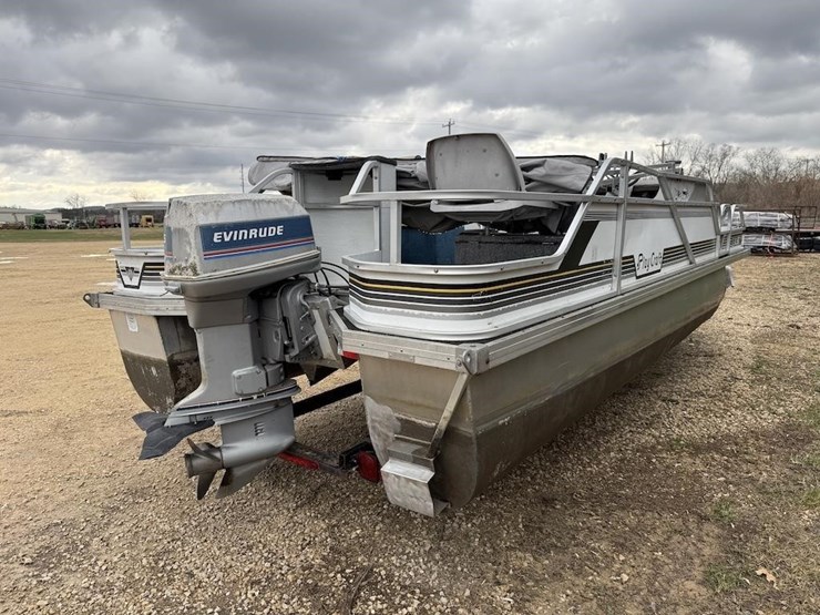 play-craft-pontoon-boat-image-5