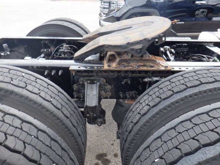 2017-volvo-vnl300-image-6