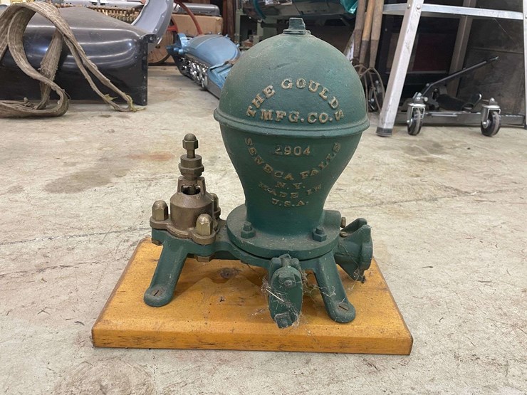goulds-pump-display-image-1